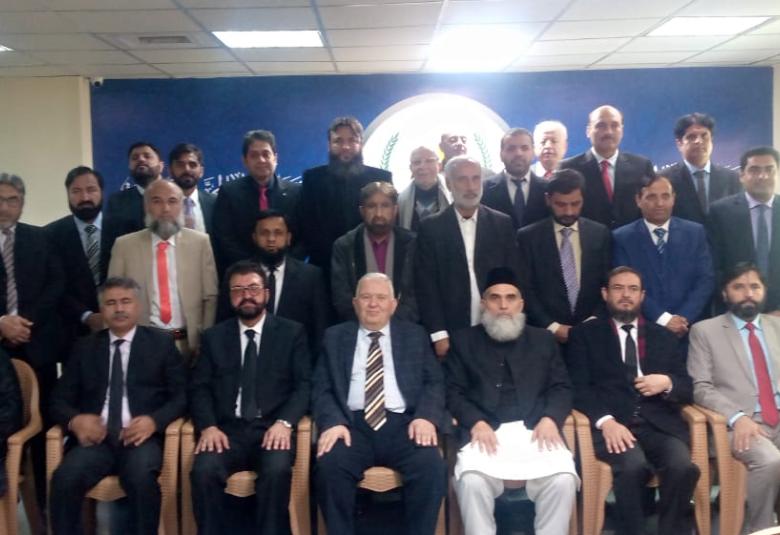 
<span>وفد قضاة باكستاني يزور المنتدى العالمي للوسطية </span>
