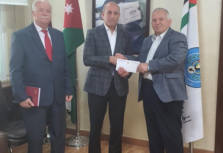 
<span>دعما لغزة.. منتدى الوسطية للفكر والثقافة يقدم دعما ماليا للهيئة الخيرية الاردنية الهاشمية</span>
